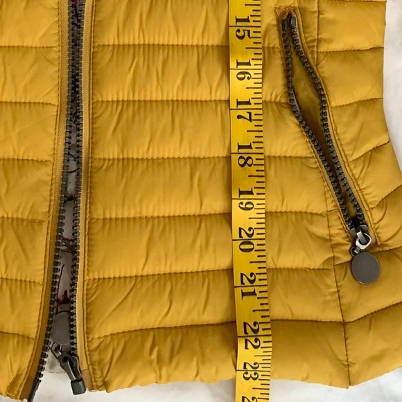 Water Repellent Yellow Jacket - Picture 8 of 10